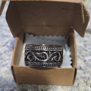 Men's Ornate Black and Silver Ring